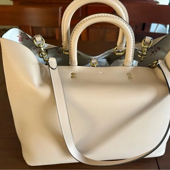 Coach Cream Leather Women's Bag - Picture 3 of 12